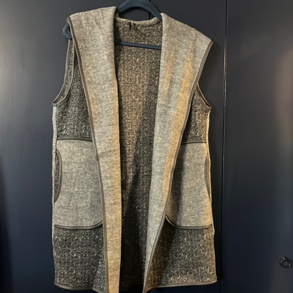 Fleece and Sweater Knit Hooded Vest with Pockets OS EUC